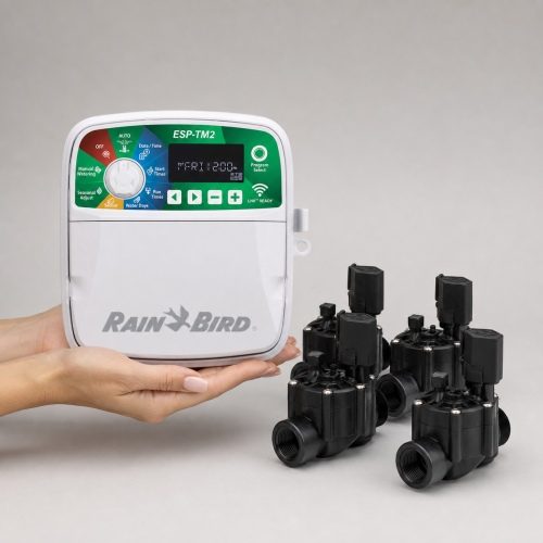 Rain Bird ESP-TM2 ve 4 istasyon solenoid vana seti kadın ellerinde Rain Bird ESP-TM2 ve 4 istasyon solenoid vana seti kadın ellerinde