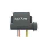 Rain Bird ESPBAT-BT 9V 1 istasyonlu Bluetooth kontrol ünitesi bahçede sinematik görünüm