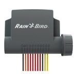 Rain Bird ESPBAT-BT 9V 4 istasyonlu Bluetooth kontrol ünitesi bahçede sinematik görünüm
