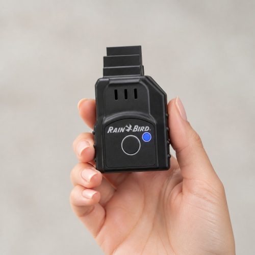 Rain Bird LNK2 Wi-Fi modülü elde kullanım görünümü Rain Bird LNK2 Wi-Fi modülü elde kullanım görünümü