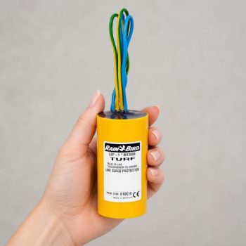 Rain Bird LSP-1 yıldırım koruyucu elde kullanım görseli