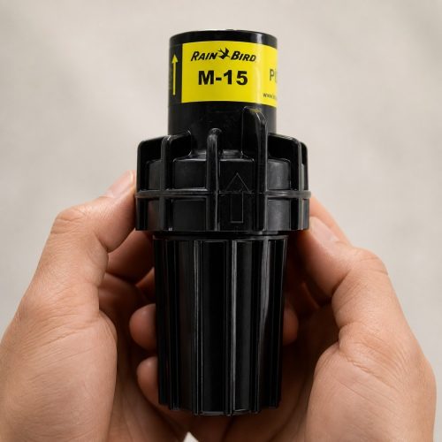 Rain Bird PSI-M15 1 bar basınç regülatörü elde kullanım görünümü Rain Bird PSI-M15 1 bar basınç regülatörü elde kullanım görünümü