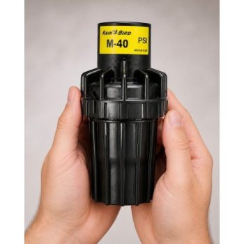 Rain Bird PSI-M40 40 PSI basınç regülatörü elde kullanım görünümü