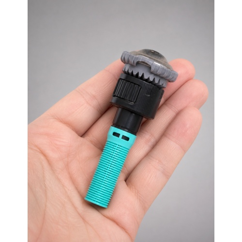 rain-bird-rvan-rcs-el Rain Bird R-VAN RCS açı ayarsız döner nozulu elde kullanım görünümü